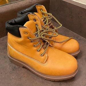 Deer Stags kids thinsulated boots size 2